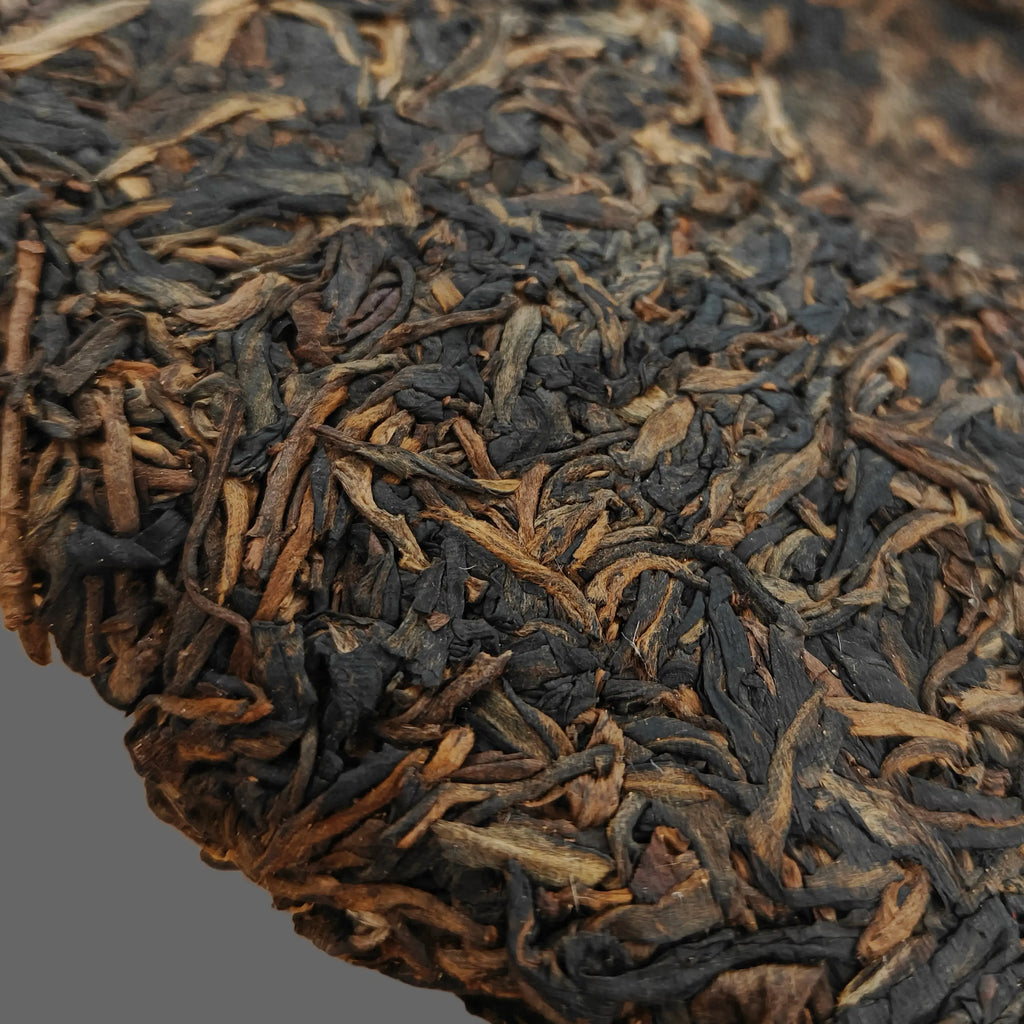 老同志清香饼 2004 Lao Tong Zhi Qing Xiang Tea Cake | Menghai Raw Pu-erh - description