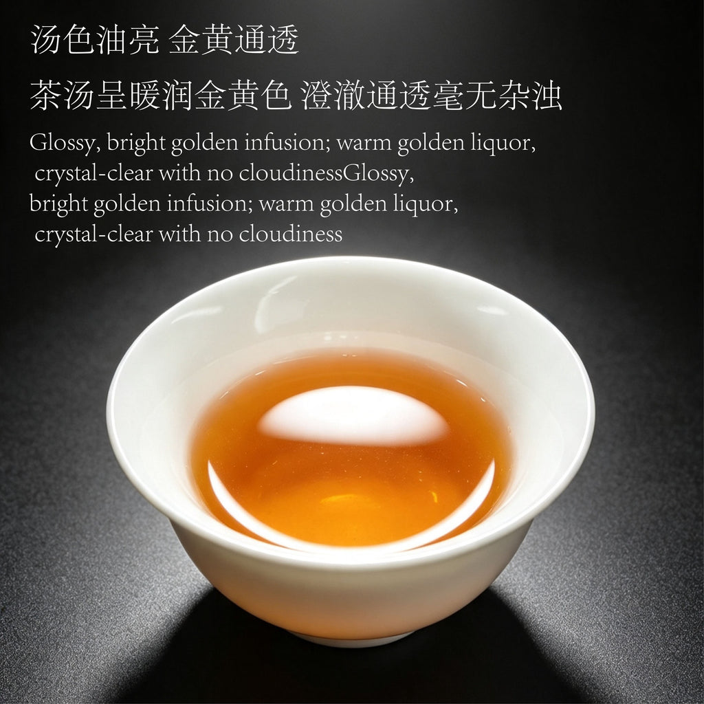 汤色油亮 金黄通透 / Glossy golden infusion